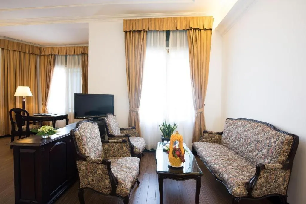 Hoa Binh Hotel