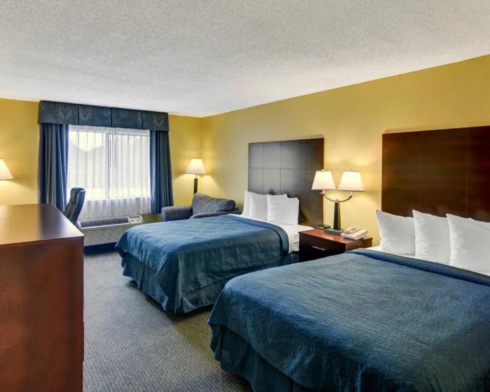 Bed in Quality Inn & Suites Grand Prairie South