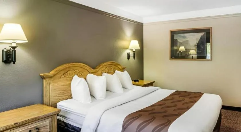 Bed in Quality Inn