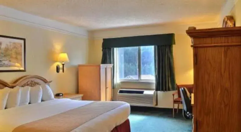 Bed in Quality Inn Bed in Quality Inn