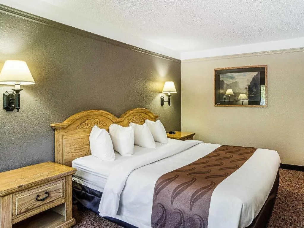 Bed in Quality Inn