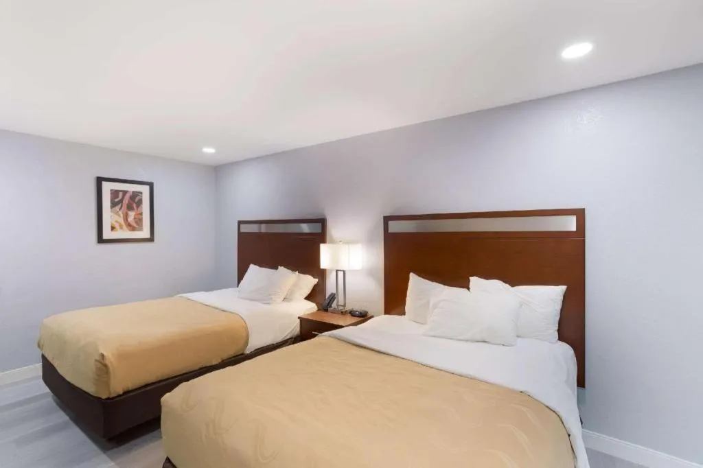 Bed in Quality Inn Redding near I-5