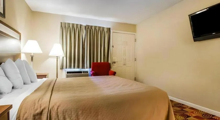 Bed in Quality Inn Redding near I-5