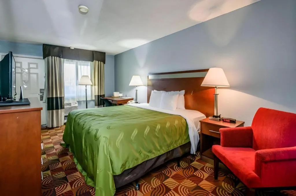 Bed in Quality Inn Redding near I-5