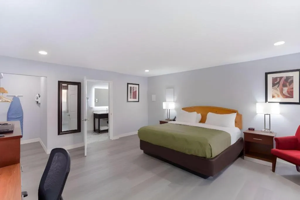 Bed in Quality Inn Redding near I-5