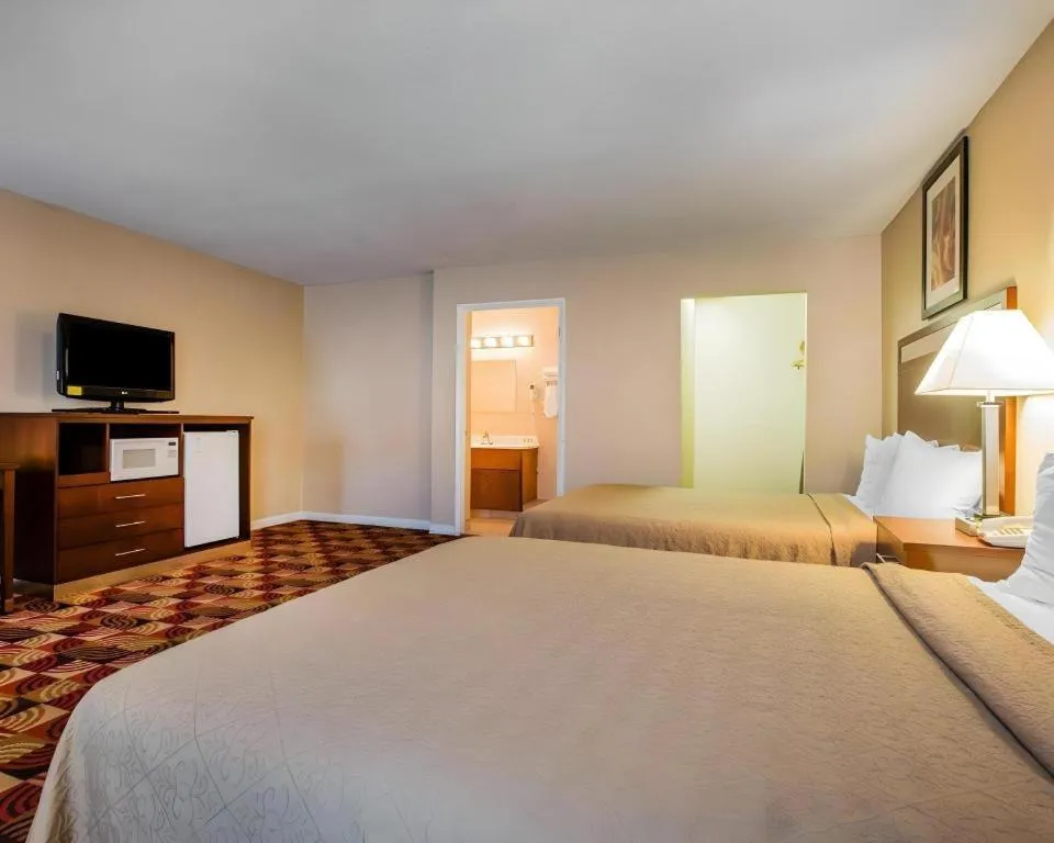 Bed in Quality Inn Redding near I-5