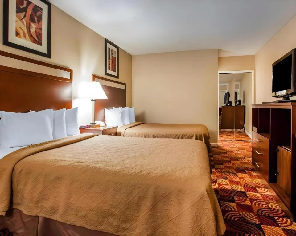 Bed in Quality Inn Redding near I-5