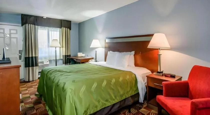 Bed in Quality Inn Redding near I-5