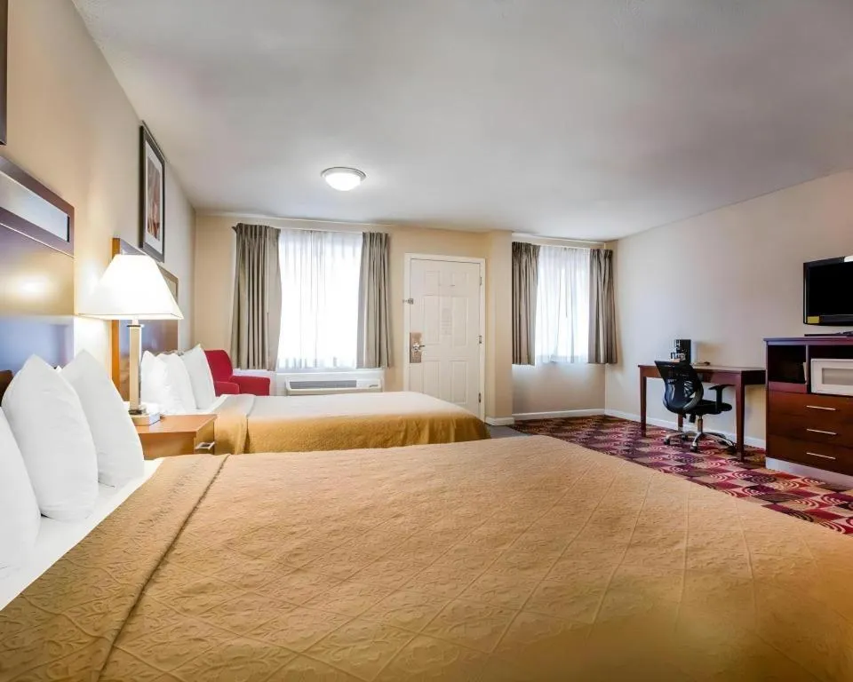 Bed in Quality Inn Redding near I-5