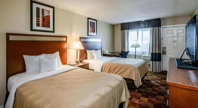 Bed in Quality Inn Redding near I-5