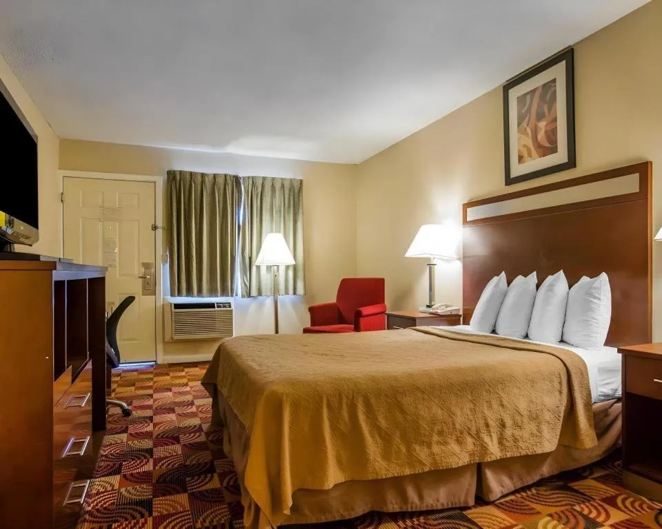 Bed in Quality Inn Redding near I-5