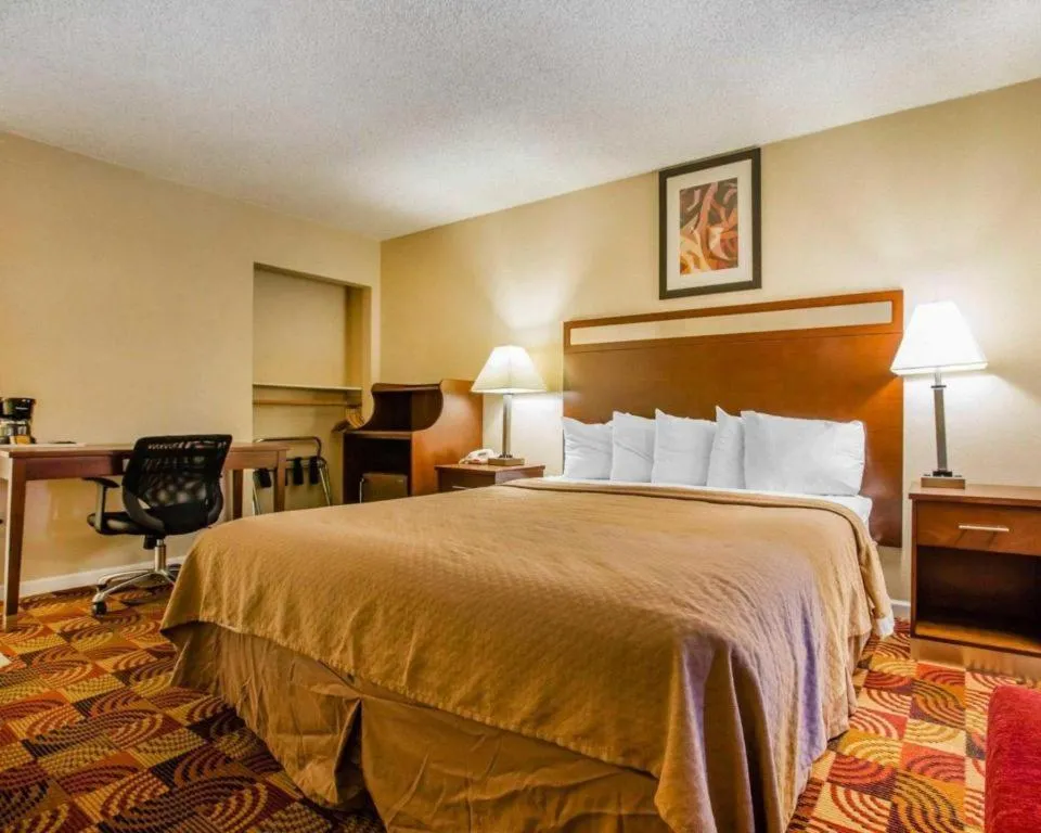 Bed in Quality Inn Redding near I-5