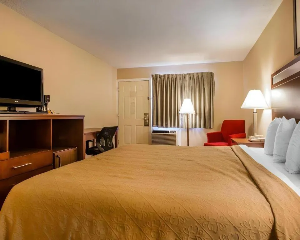 Bed in Quality Inn Redding near I-5