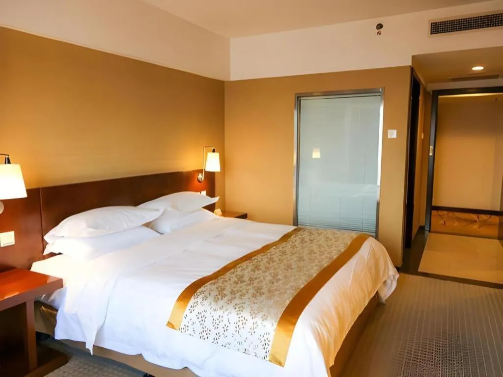 Bed in Dong Fang Hotel