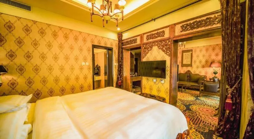 Bed in Dong Fang Hotel