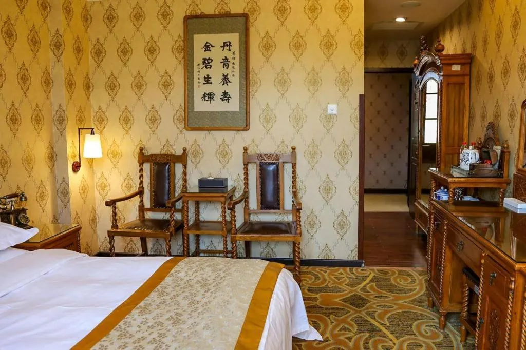 Bed in Dong Fang Hotel