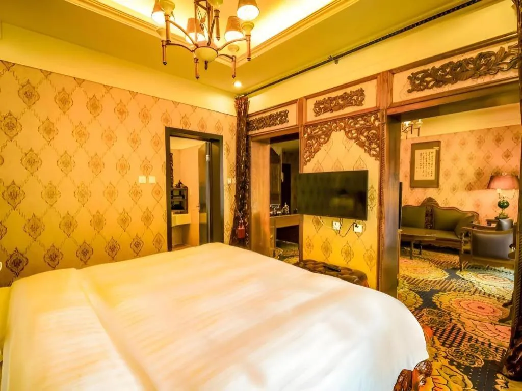 Bed in Dong Fang Hotel