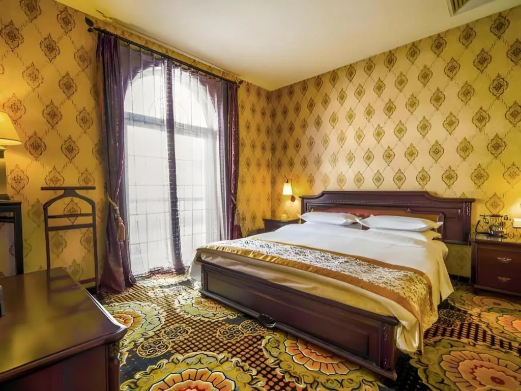 Bed in Dong Fang Hotel