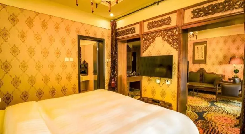 Bed in Dong Fang Hotel