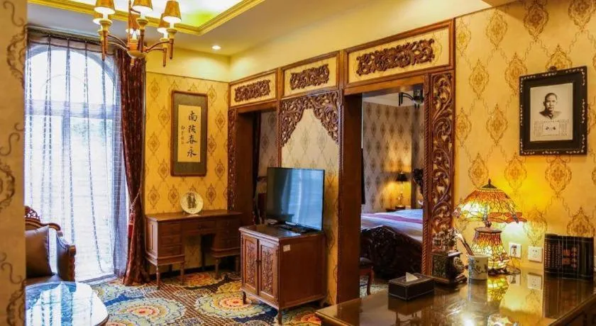 Bed in Dong Fang Hotel