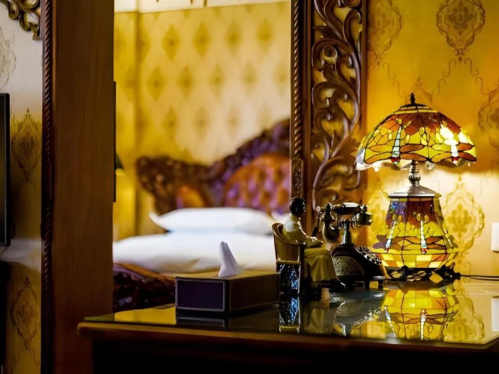 Bed in Dong Fang Hotel