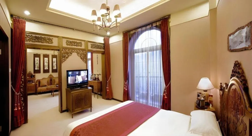 Bed in Dong Fang Hotel