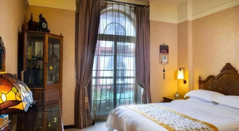 Bed in Dong Fang Hotel