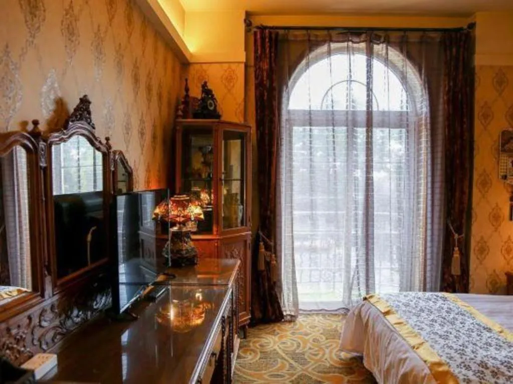 Bed in Dong Fang Hotel