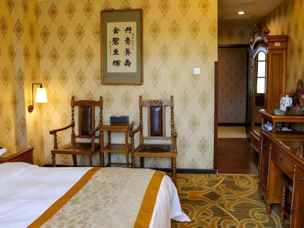 Bed in Dong Fang Hotel