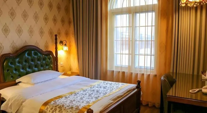 Bed in Dong Fang Hotel