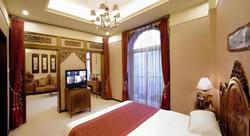 Bed in Dong Fang Hotel