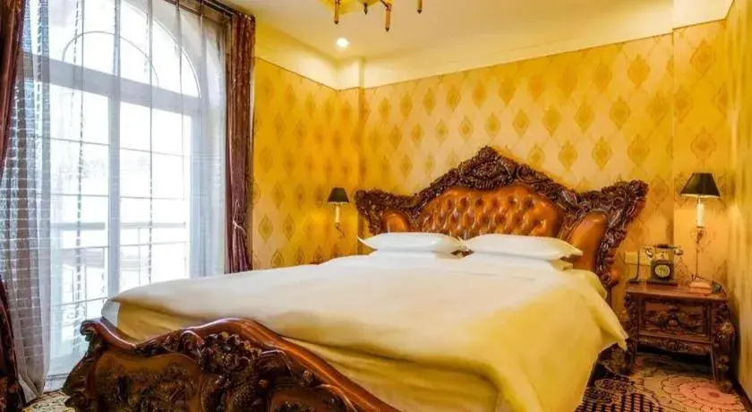 Bed in Dong Fang Hotel Bed in Dong Fang Hotel