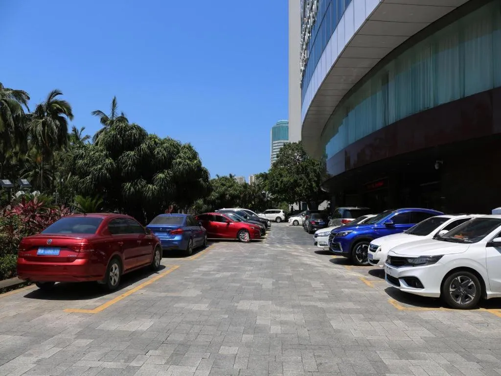 BaoHua Harbour View Hotel