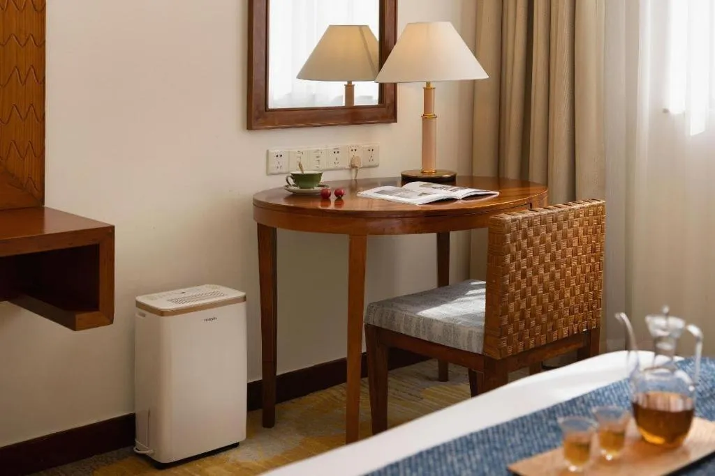 BaoHua Harbour View Hotel