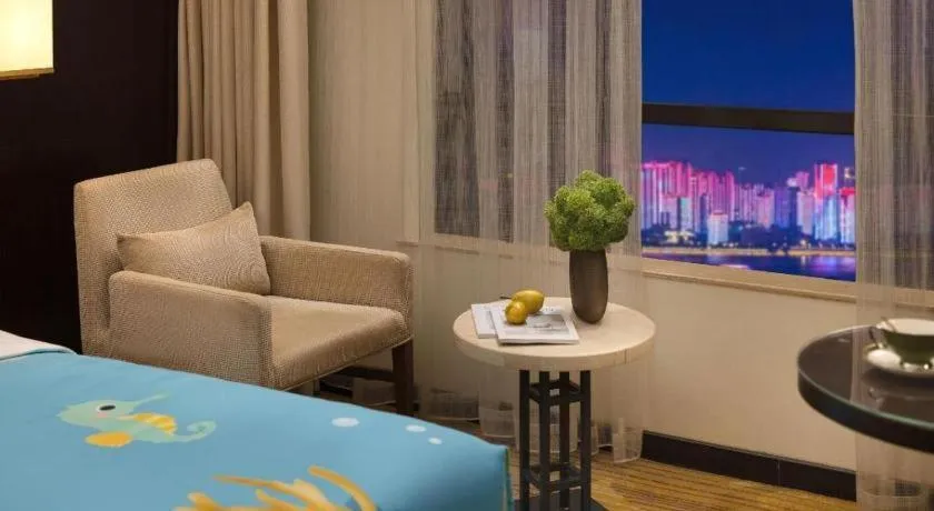 BaoHua Harbour View Hotel