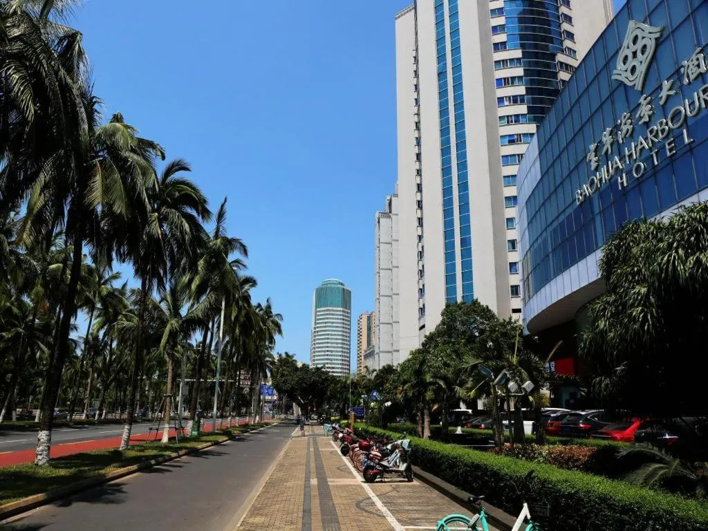 BaoHua Harbour View Hotel