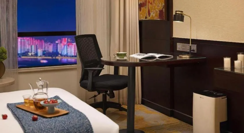 BaoHua Harbour View Hotel