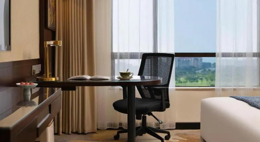 BaoHua Harbour View Hotel