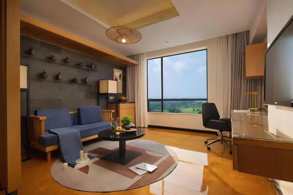 BaoHua Harbour View Hotel