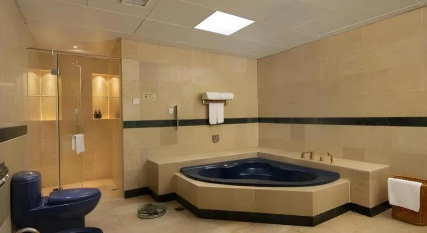 BaoHua Harbour View Hotel