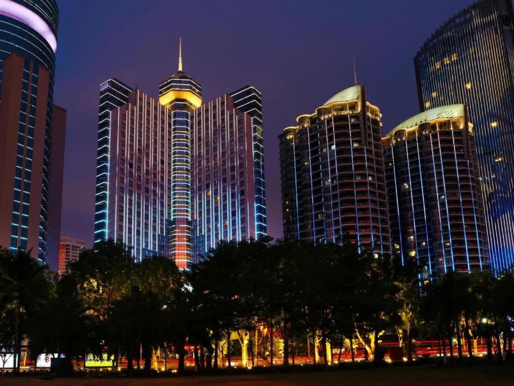 BaoHua Harbour View Hotel