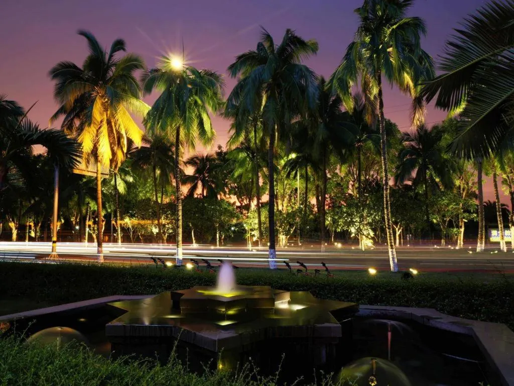 BaoHua Harbour View Hotel