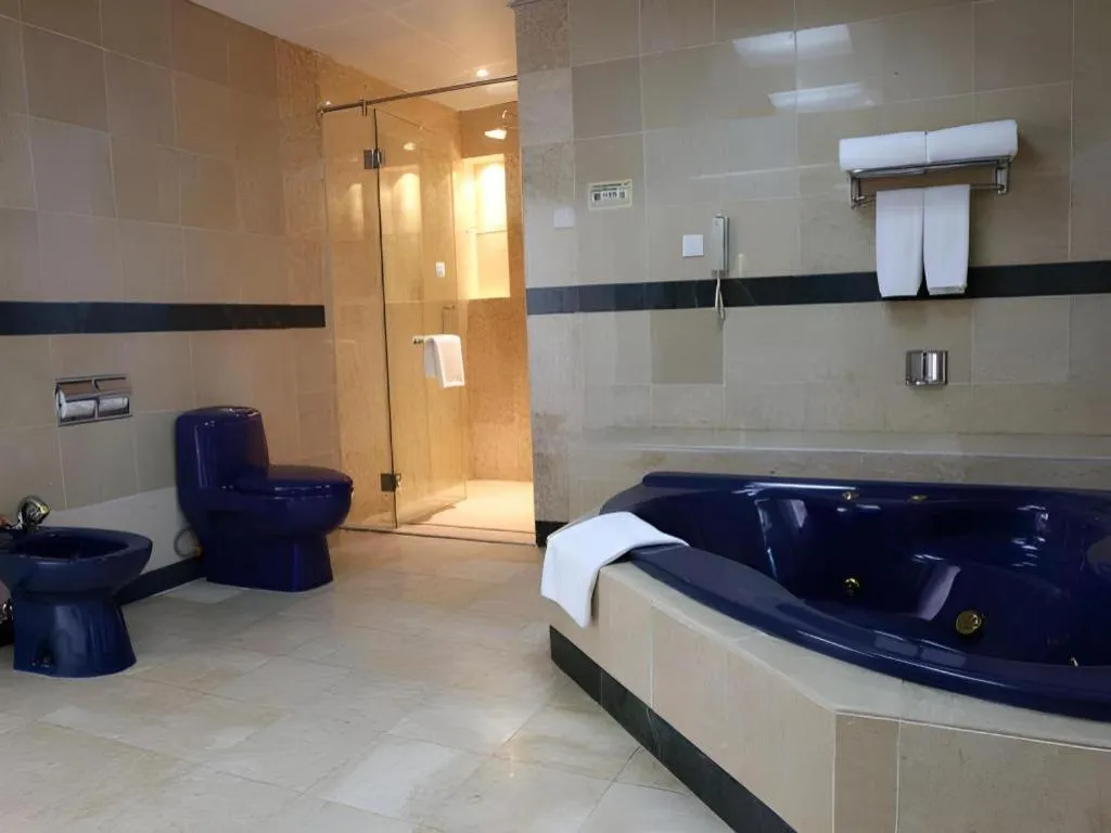 BaoHua Harbour View Hotel