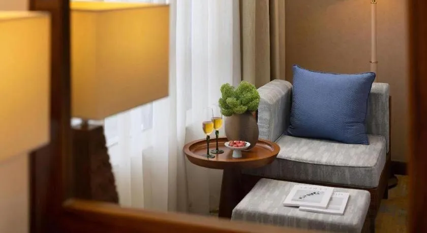 BaoHua Harbour View Hotel