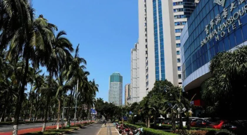 BaoHua Harbour View Hotel