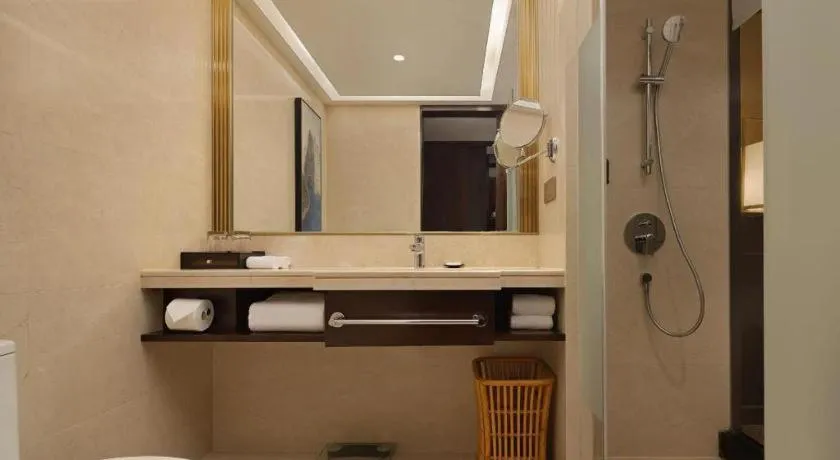 BaoHua Harbour View Hotel