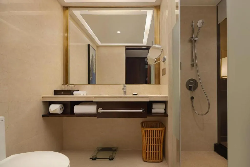 BaoHua Harbour View Hotel