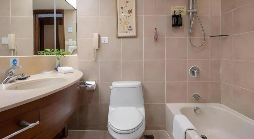 BaoHua Harbour View Hotel