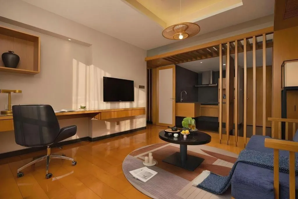 BaoHua Harbour View Hotel