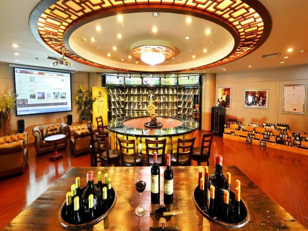 BaoHua Harbour View Hotel